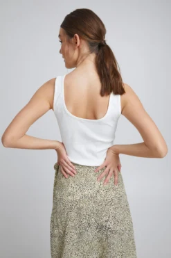 ICHI Tanktops Top SUPER Dames Wit 9 ICHI Tanktops Top SUPER Dames Wit -NA-KD Winkel 05b7136108528c380e080eea65767ba1 scaled