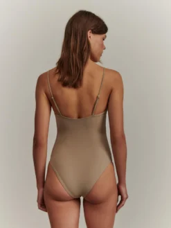 Grote Cups Bustier Badpak Vanessa Dames Beige -NA-KD Winkel 0ebfd45316156cb61d0a1aaea75e3db0 scaled