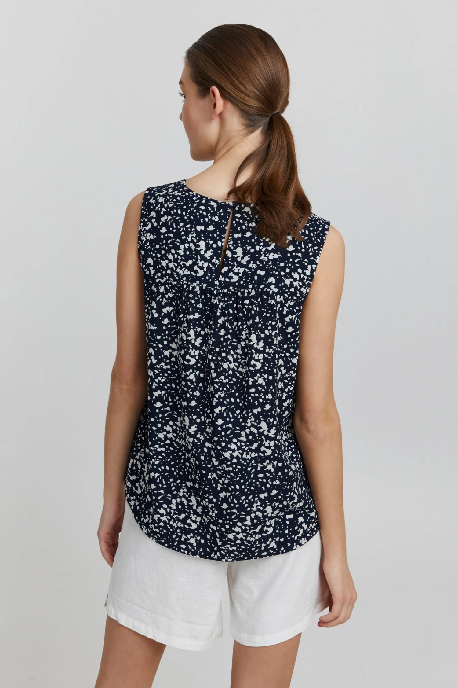 OXMO Blouse Tops Blouse Esja Dames Zwart 4 OXMO Blouse Tops Blouse Esja Dames Zwart - Afbeelding 4