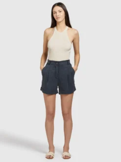 Khujo Shorts Loosefit Bandplooibroek Elida Dames Donkerblauw 13 Khujo Shorts Loosefit Bandplooibroek Elida Dames Donkerblauw -NA-KD Winkel 1b2a19aa5add3a79099374f81e49f251 scaled