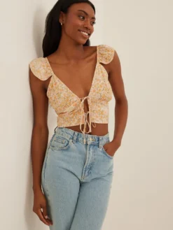 NA-KD Blouse Tops Blouse Dames Pasteelgeel