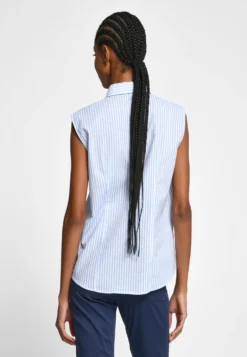 Blouse Tops Blouse Dames Lichtblauw / Wit -NA-KD Winkel 32b004caac8968863bf71894a3636c8e scaled