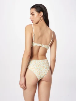 Billabong Grote Cups Triangel Badpak Dames Natuurwit -NA-KD Winkel 3cb3c190e9d8fc6455274aa8eafef2c3 scaled