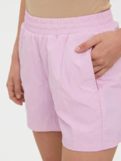 Vero Moda Shorts Regular Broek FENYA Dames Sering 11 Vero Moda Shorts Regular Broek FENYA Dames Sering -NA-KD Winkel 4efde81d5f997e8792d9b5e1592adeb0 scaled