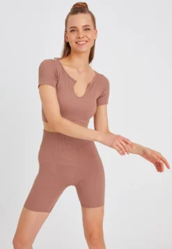 T-shirts Shirt Dames Bruin -NA-KD Winkel 4ffdb8337c5da8049e94b000e28ae0f7 scaled