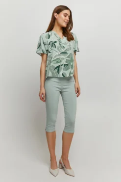 B.young Shorts Slimfit Broek BYKEIRA Dames Groen -NA-KD Winkel 508954a28fc4fabf1280f692fc81547c scaled