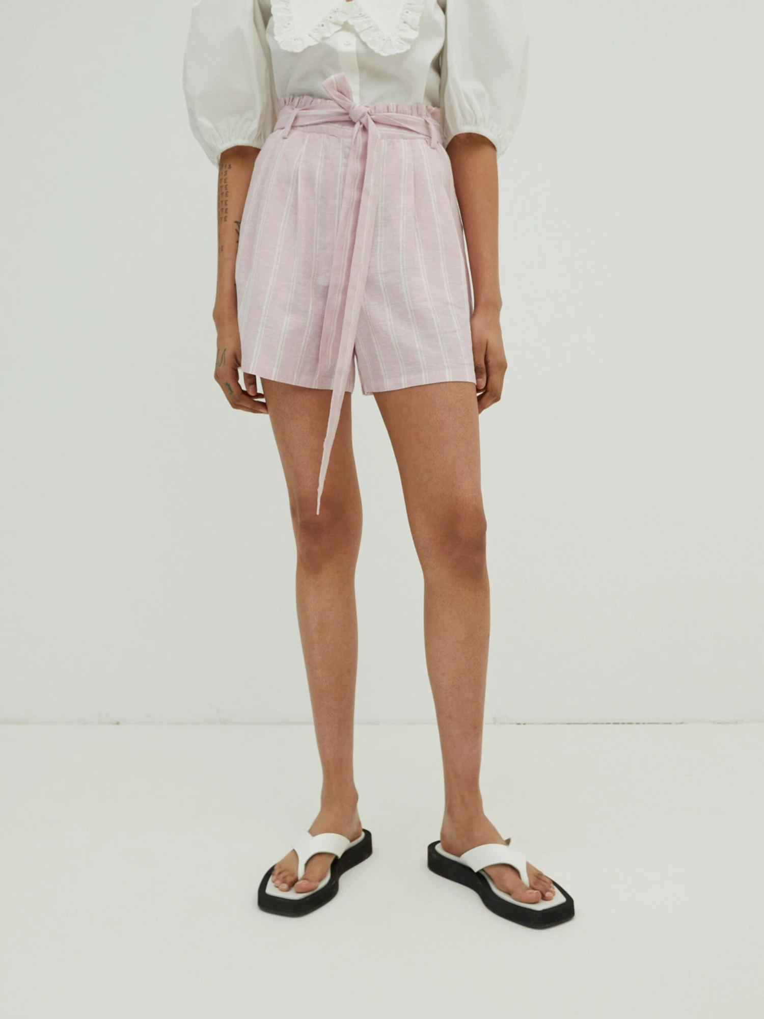 EDITED Shorts Wide Leg Broek Lorain Dames Lila 2 EDITED Shorts Wide Leg Broek Lorain Dames Lila - Afbeelding 2