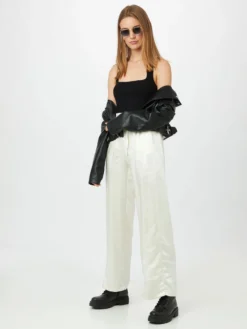 About You Crop Tops Top Irina Dames Zwart -NA-KD Winkel 623bfc2ca729eef167c9d8ad569b11da scaled