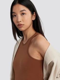 Gina Tricot Tanktops Top Lana Dames Bruin -NA-KD Winkel 63d809c2bfa0bd97f9d7d743458b91b3 scaled