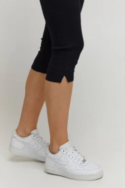 B.young Shorts Slimfit Broek BYKEIRA Dames Zwart -NA-KD Winkel 6de250d6cfd3c4ec27501ad24b9ce7dc scaled