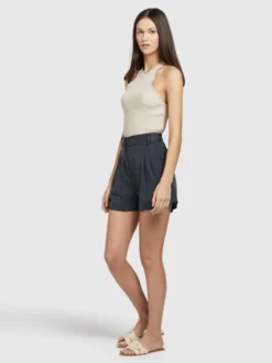 Khujo Shorts Loosefit Bandplooibroek Elida Dames Donkerblauw 10 Khujo Shorts Loosefit Bandplooibroek Elida Dames Donkerblauw -NA-KD Winkel 7a8ec5170bd96fdbffec0419ce048b63 scaled