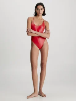 Calvin Klein Swimwear Grote Cups Badpak Neo Archive Dames Rood -NA-KD Winkel 7b52f362da86cf859faaffcd0f1b1f39 scaled