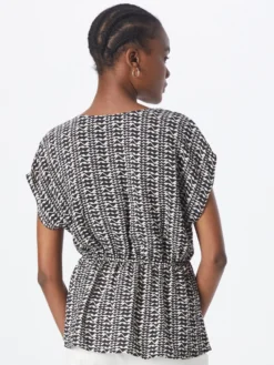 Dorothy Perkins T-shirts Shirt Dames Zwart / Wit -NA-KD Winkel 8c237cb21051faefab95233b03deef30 scaled