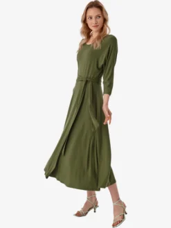 Midi Jurken Jurk Quenicja Dames Kaki -NA-KD Winkel 8cb1128a2510000e76272d7cb46b1225 scaled