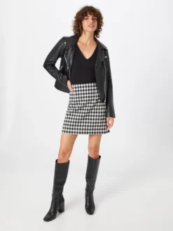 WEEKDAY Tanktops Top Dames Zwart / Wit 9 WEEKDAY Tanktops Top Dames Zwart / Wit -NA-KD Winkel 97f6f79ff9a024a4f3c89d2f4484ba34 scaled