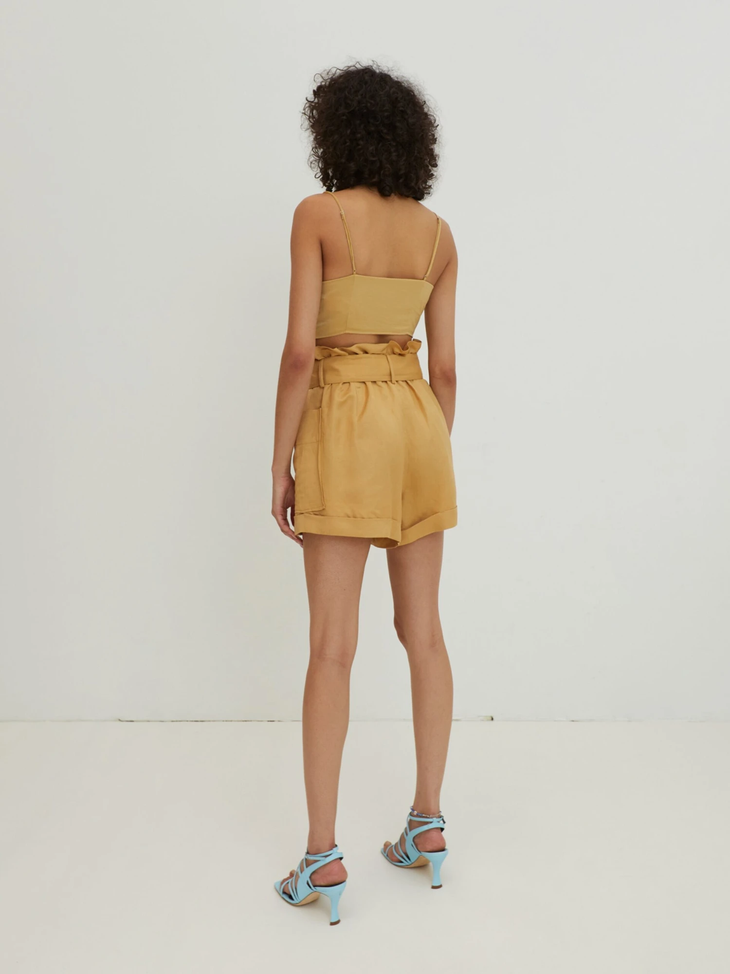 EDITED Shorts Wide Leg Bandplooibroek Miley Dames Curry 3 EDITED Shorts Wide Leg Bandplooibroek Miley Dames Curry - Afbeelding 3