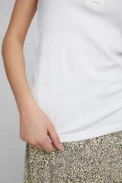 ICHI Tanktops Top SUPER Dames Wit 11 ICHI Tanktops Top SUPER Dames Wit -NA-KD Winkel a150523036cc7ffc11a0d43f850ae8ea scaled