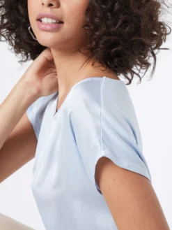 MORE&MORE T-shirts Shirt Dames Pastelblauw -NA-KD Winkel ac114bf19ba4b5efafd5feefaf83f9a7 scaled