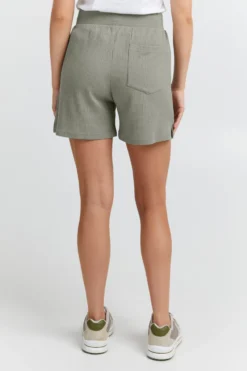 OXMO Shorts Regular Broek Wim Dames Groen -NA-KD Winkel b62010c1078ff85e47d7a4e5ddbf794e scaled