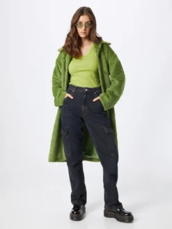 WEEKDAY Tanktops Top Dames Lichtgroen / Zwart / Wit -NA-KD Winkel c1630f8c45874b1054e95f91152ad921 scaled