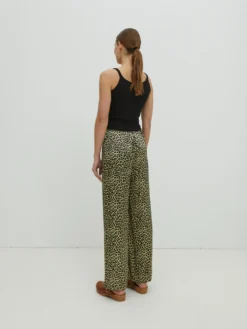 EDITED Tanktops Top Melissa Dames Zwart -NA-KD Winkel d9663f73aaa1252c3f194fbf2ce67515 scaled