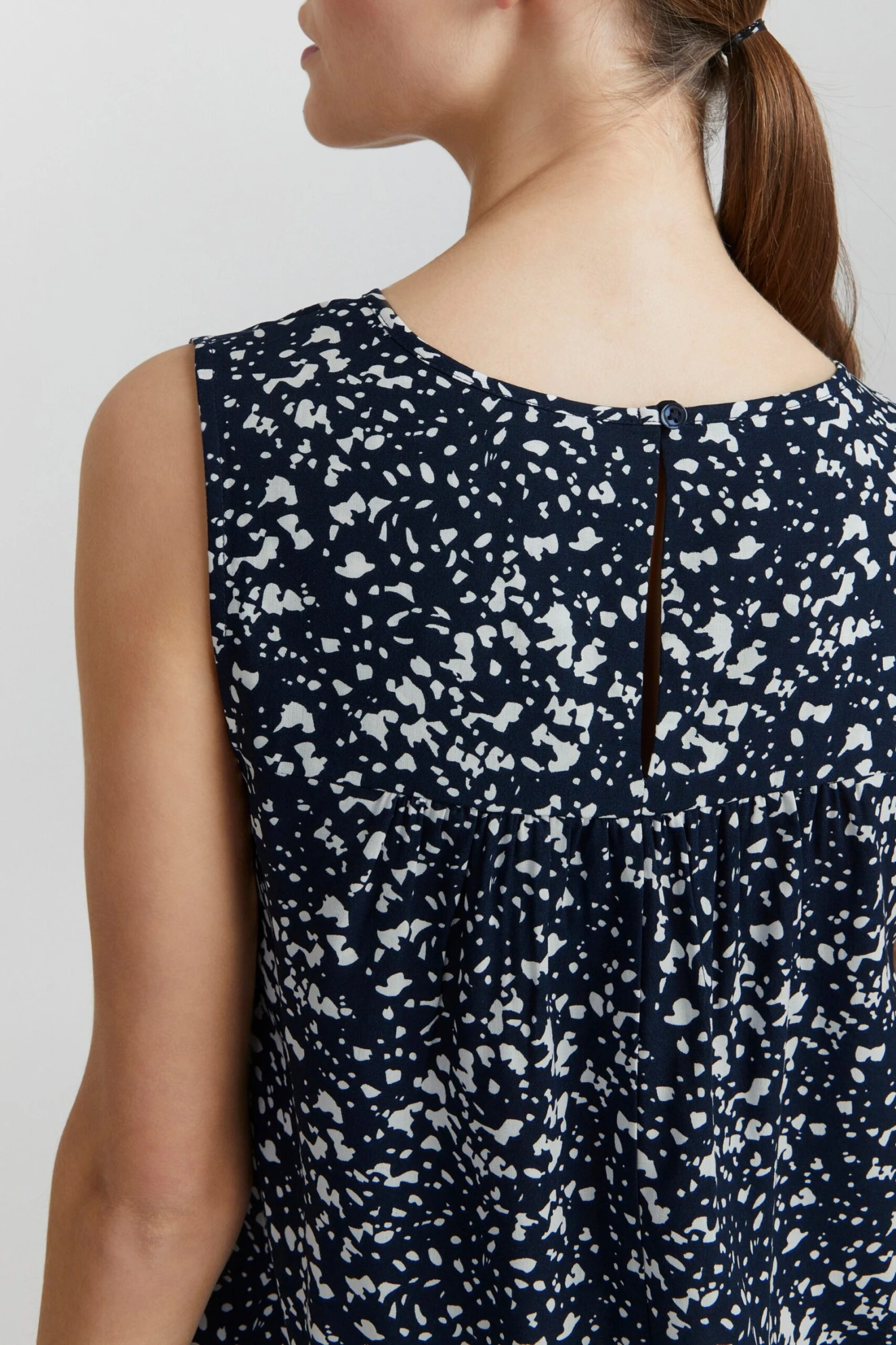 OXMO Blouse Tops Blouse Esja Dames Zwart 6 OXMO Blouse Tops Blouse Esja Dames Zwart - Afbeelding 6