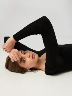 Midi Jurken Jurk Jody Dames Zwart -NA-KD Winkel e268a675afa89c8848f55d78cc6eca66 scaled