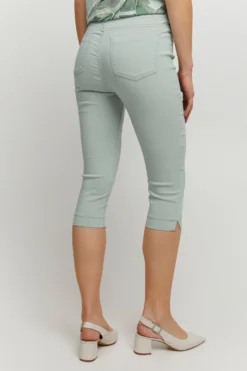 B.young Shorts Slimfit Broek BYKEIRA Dames Groen -NA-KD Winkel e533cbcb39c028cfcd9bb6ce09176b0f scaled