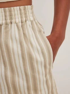 NA-KD Shorts Loosefit Broek Dames Beige / Lichtbeige 7 NA-KD Shorts Loosefit Broek Dames Beige / Lichtbeige -NA-KD Winkel ec8dca79215d2c3260da2c04948af845 scaled