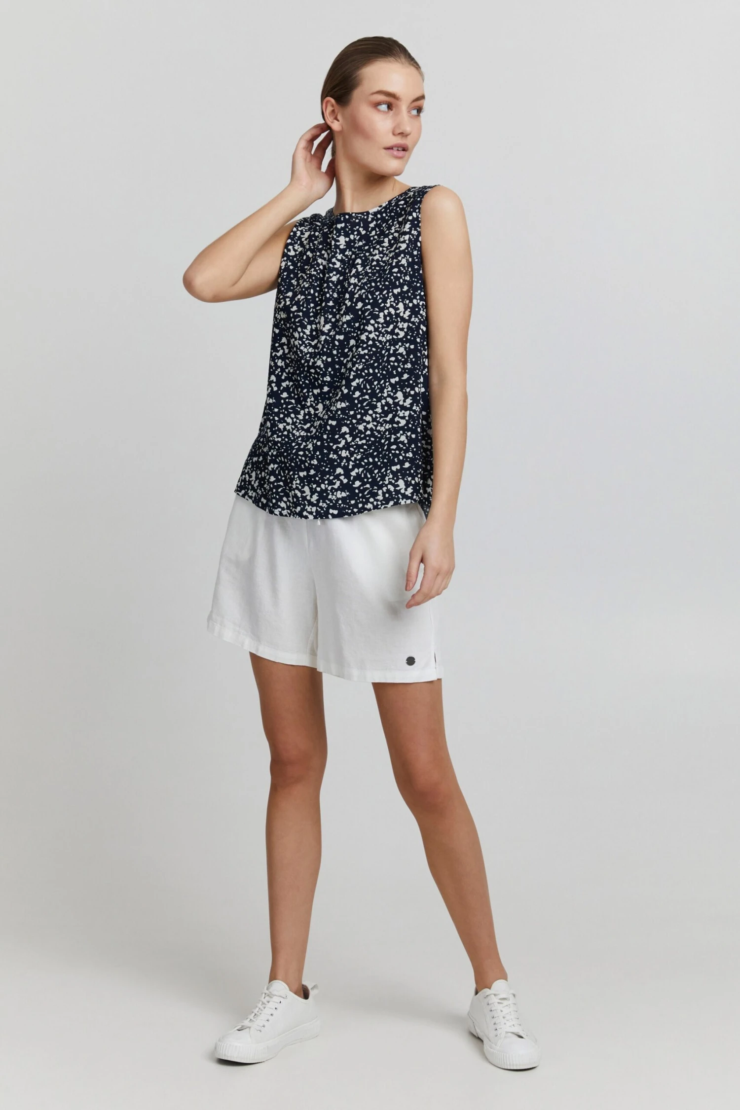 OXMO Blouse Tops Blouse Esja Dames Zwart 3 OXMO Blouse Tops Blouse Esja Dames Zwart - Afbeelding 3