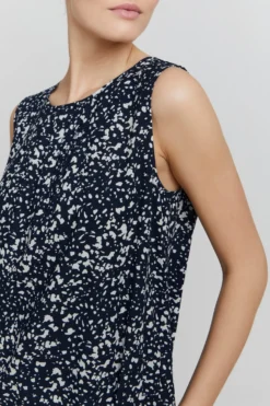 OXMO Blouse Tops Blouse Esja Dames Zwart 10 OXMO Blouse Tops Blouse Esja Dames Zwart -NA-KD Winkel f66e0a0c5e080d9ddca7bb30ecc09fb2 scaled