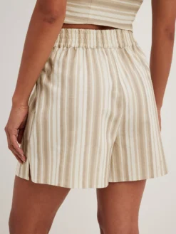 NA-KD Shorts Loosefit Broek Dames Beige / Lichtbeige 6 NA-KD Shorts Loosefit Broek Dames Beige / Lichtbeige -NA-KD Winkel fe69f49902422ee50704eb608d3800ed scaled